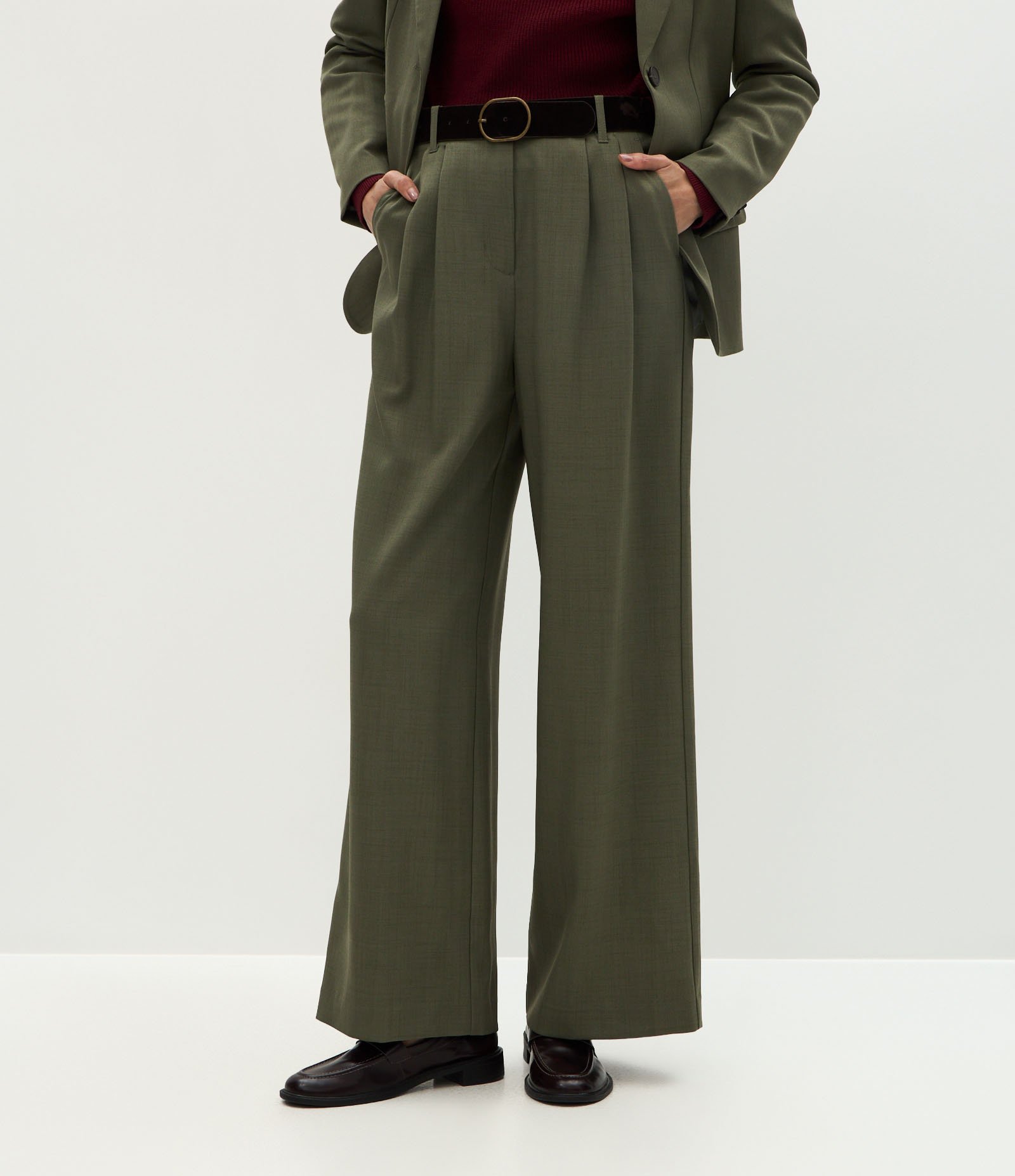 Calça Wide Leg Alfaiatada com Cinto em Suede Verde 3