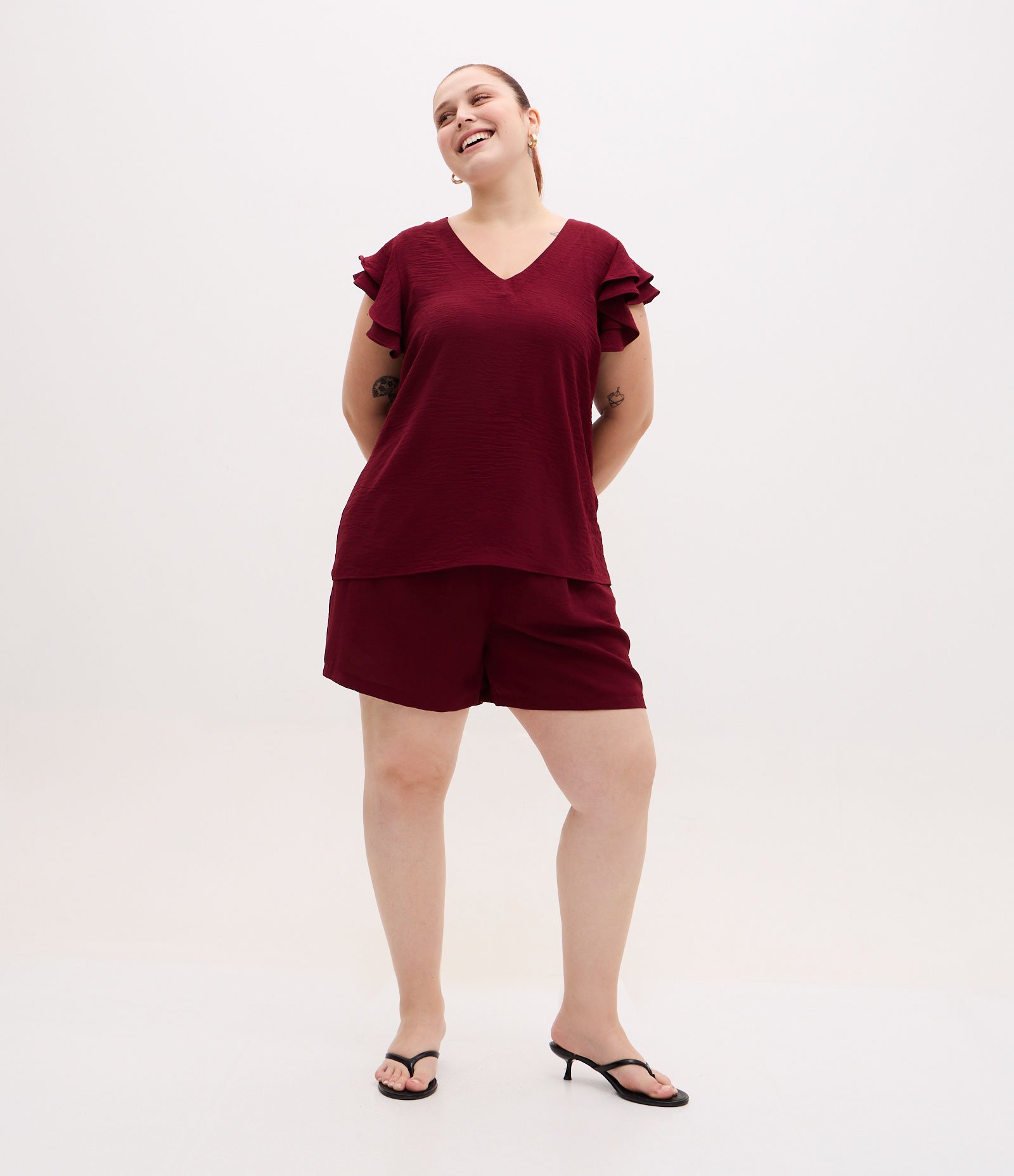 Short Curto em Crepe com Cós Elástico Curve & Plus Size Bordô 1