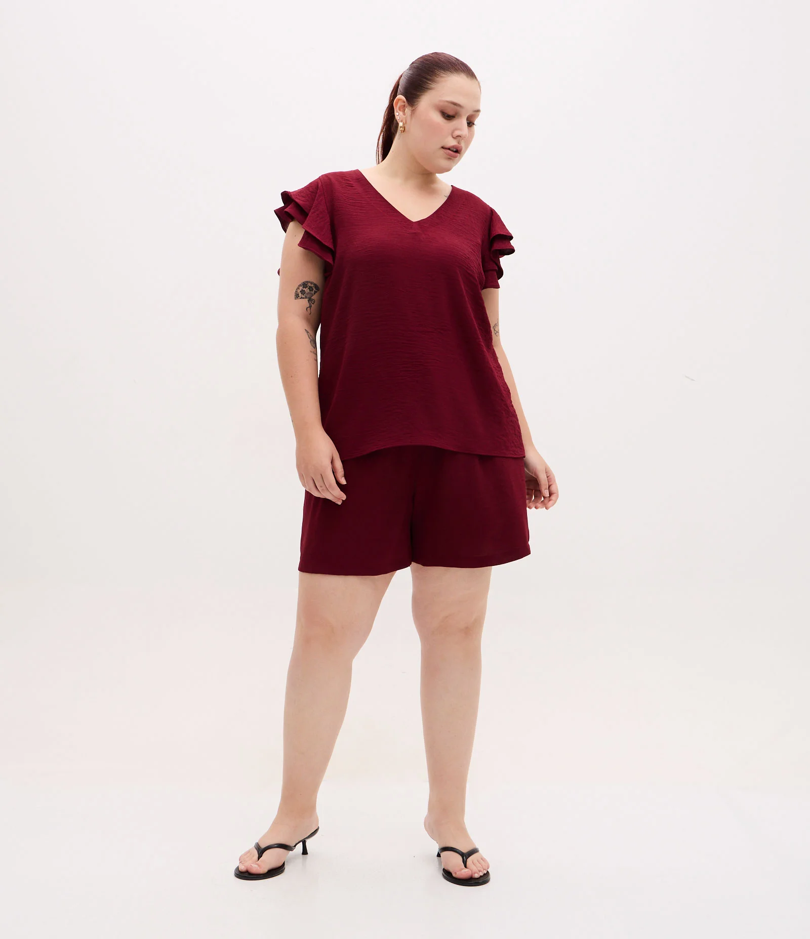 Blusa em Crepe com Babado Duplo no Ombro Curve & Plus Size Bordô 2