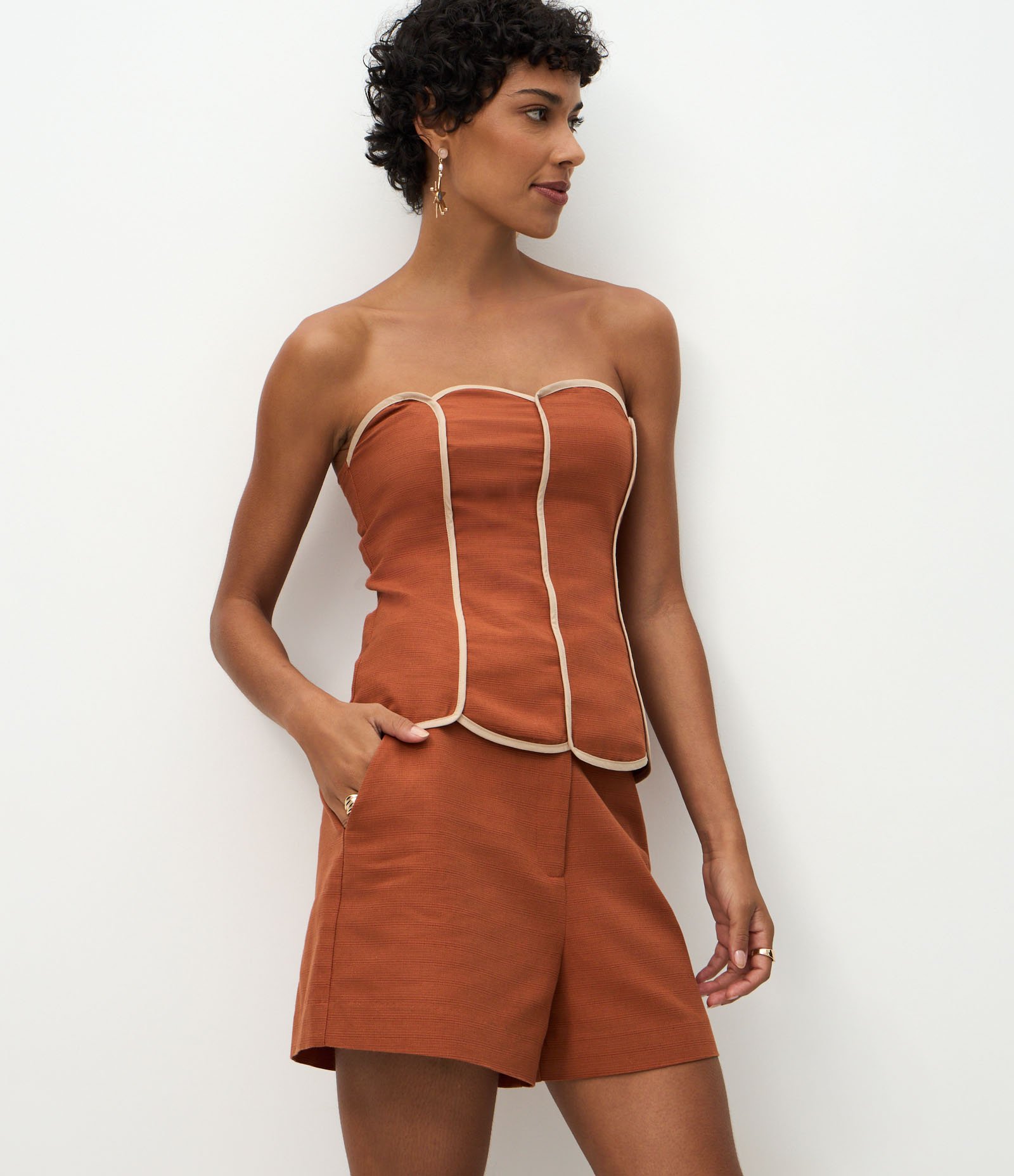 Short em Algodão com Cós Elástico e Passantes para Cinto Marrom 4