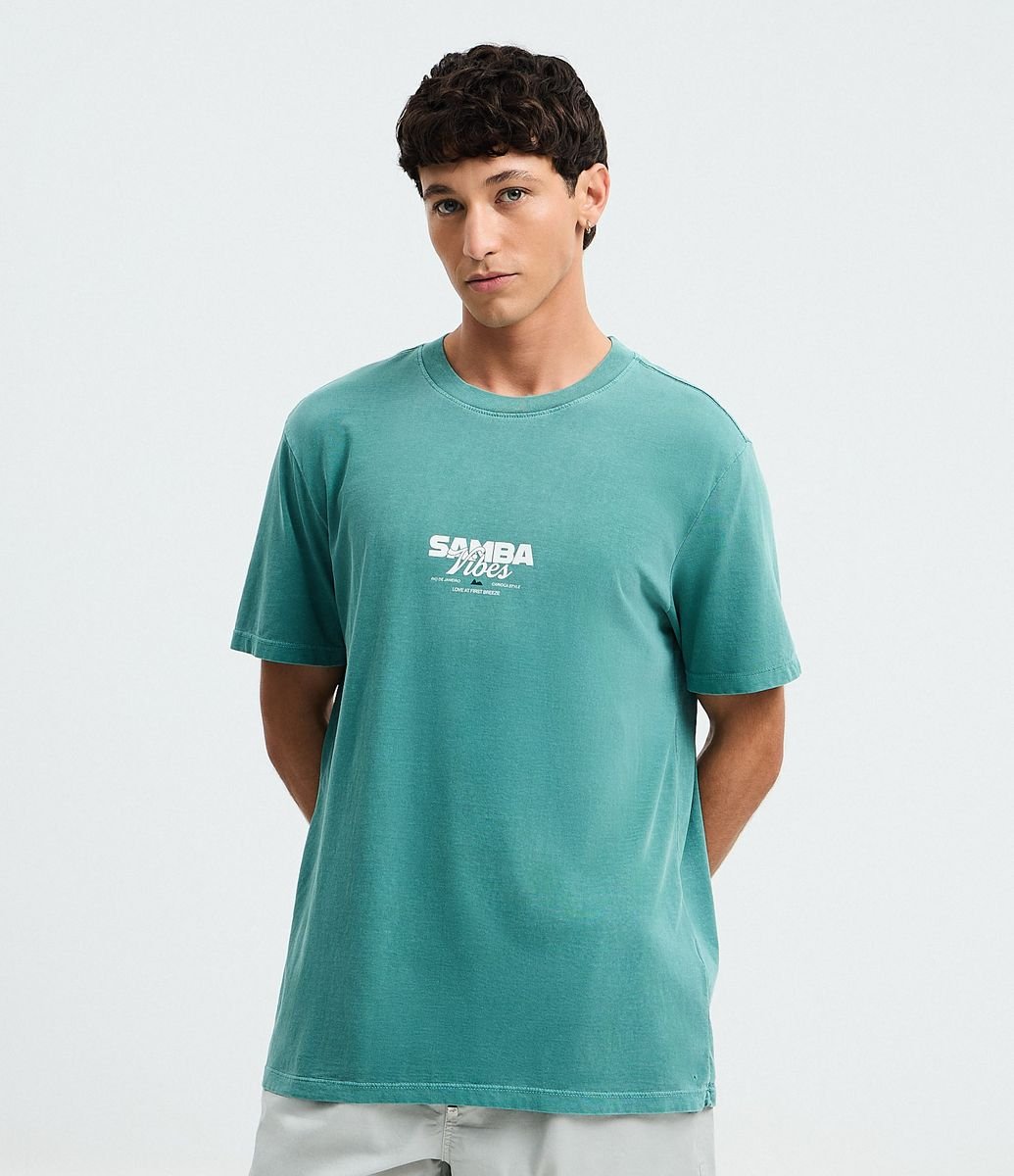 Camiseta Comfort em Algodão com Estampa Samba Vibes Verde Vintage