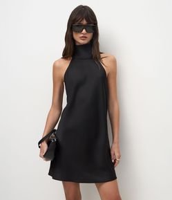 Vestido Curto Frente Única em Cetim com Gola Halter