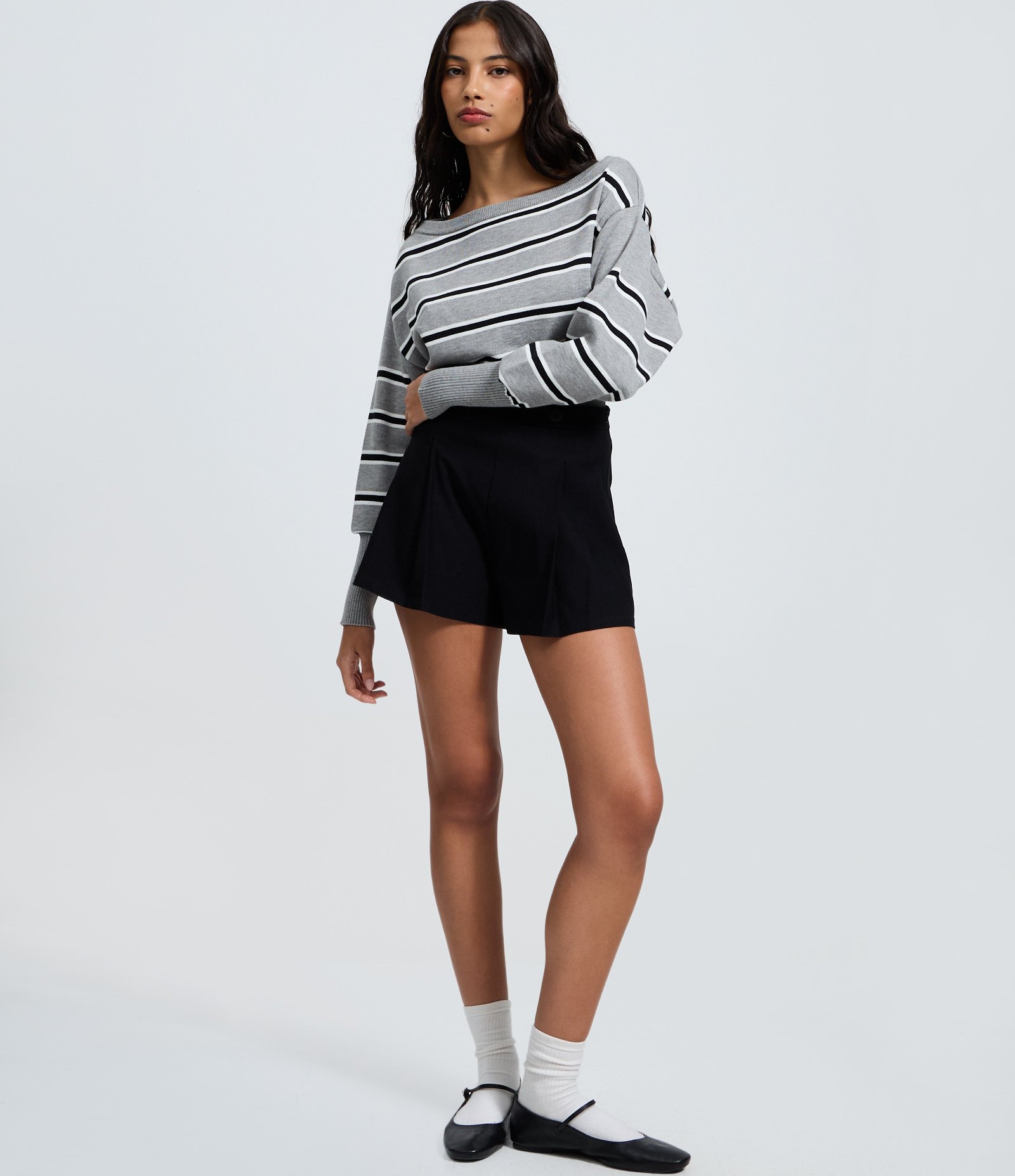 Blusa Manga Longa em Tricô Listrado com Gola Ampla Cinza 2