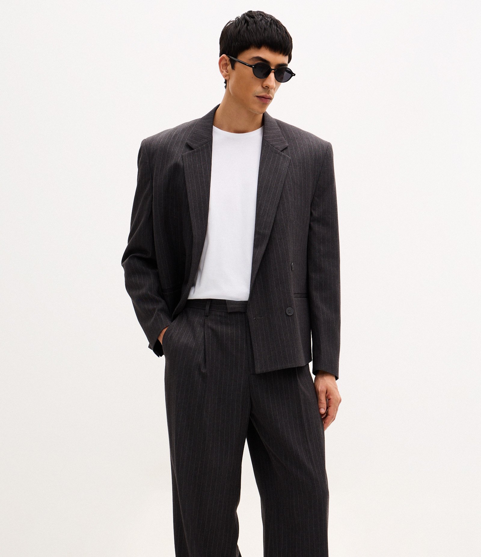 Calça Alfaiatada Wide Leg com Risca de Giz Cinza 5