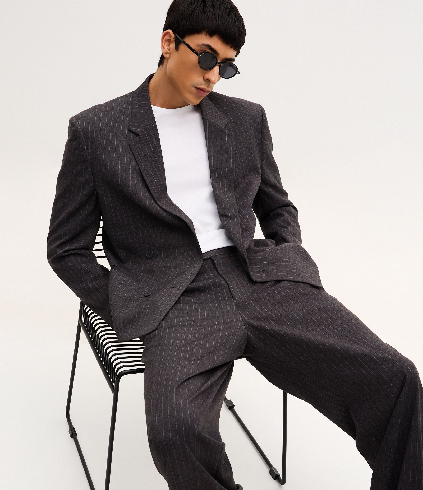 Calça Alfaiatada Wide Leg com Risca de Giz Cinza 6