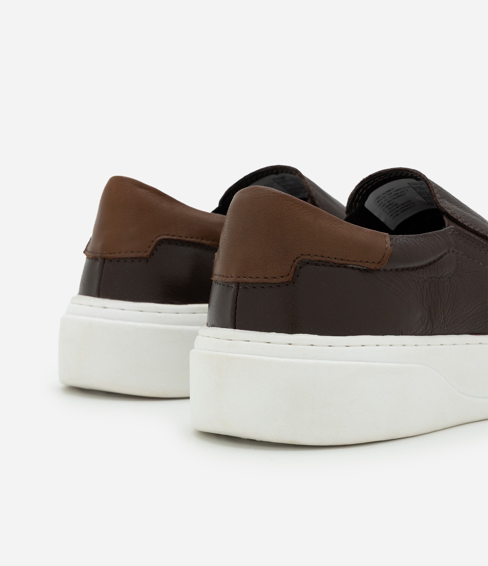 Tênis Slip On em Couro com Recortes Marrom Escuro 5