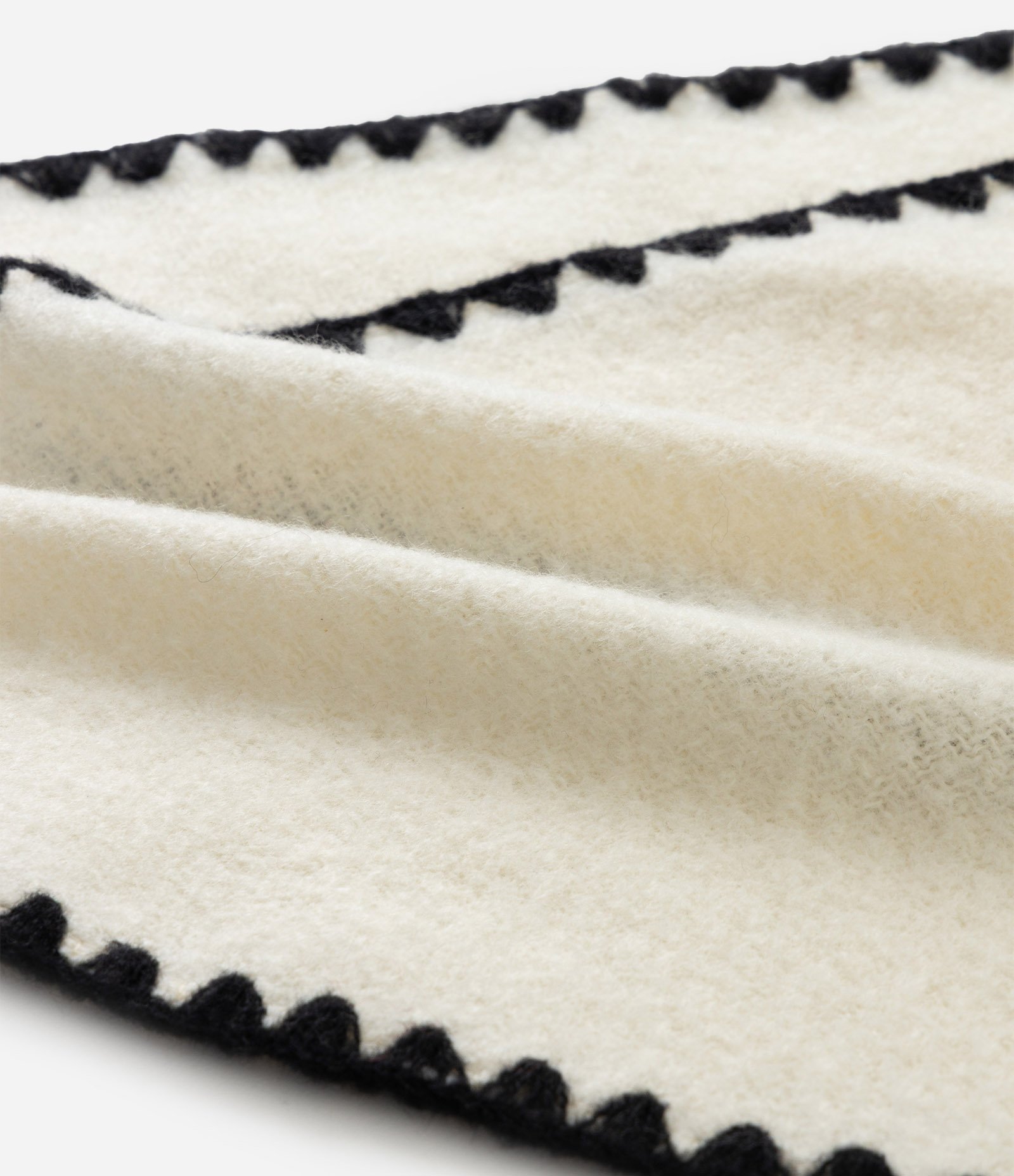 Cachecol Tricô Lisa com Pesponto Contrastante Bege 4