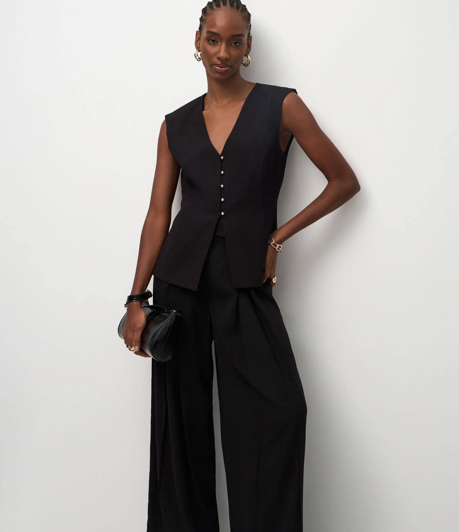 Calça Reta Alfaiatada com Pregas Frontais Preto 2