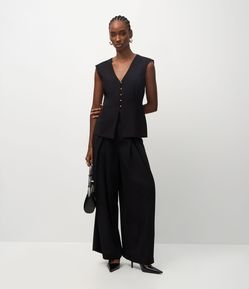 Calça Reta Alfaiatada com Pregas Frontais