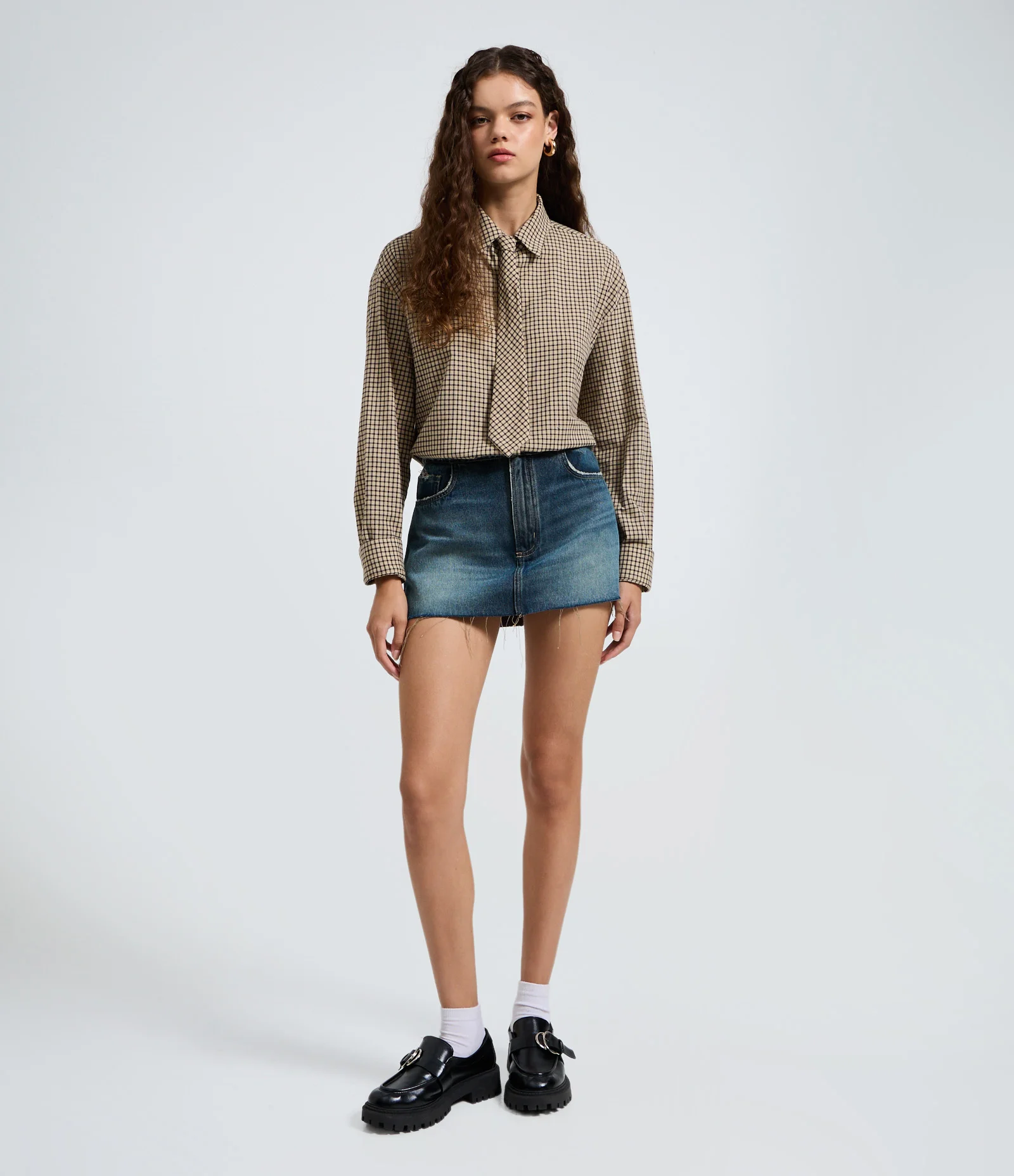 Minissaia em Jeans com Barra Desfiada e Detalhes Destroyed Azul Escuro 1