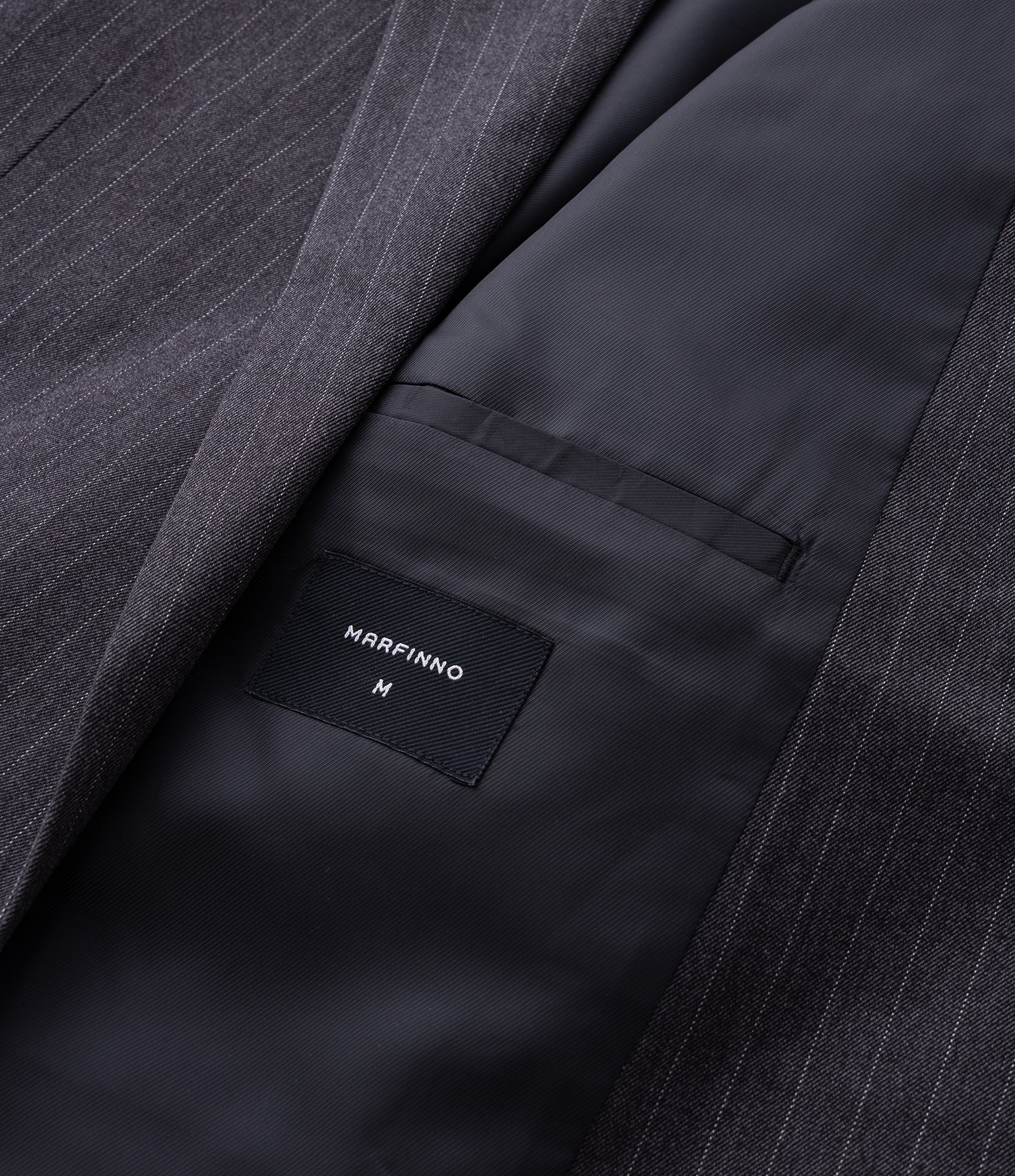 Blazer Boxy  em Viscose Alfaiatado Risca de Giz Cinza 10