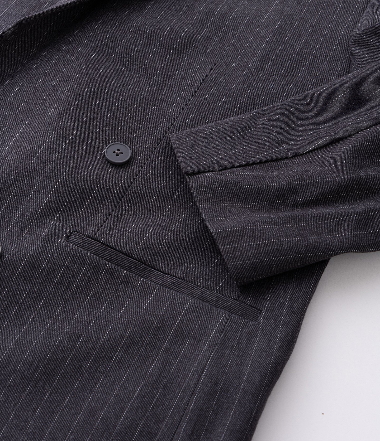 Blazer Boxy  em Viscose Alfaiatado Risca de Giz Cinza 11