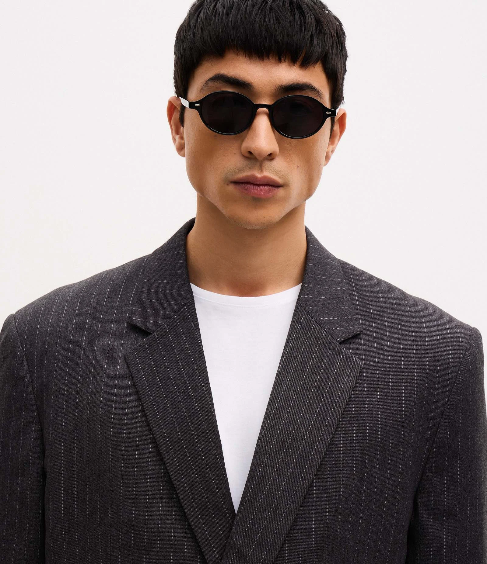 Blazer Boxy  em Viscose Alfaiatado Risca de Giz Cinza 6