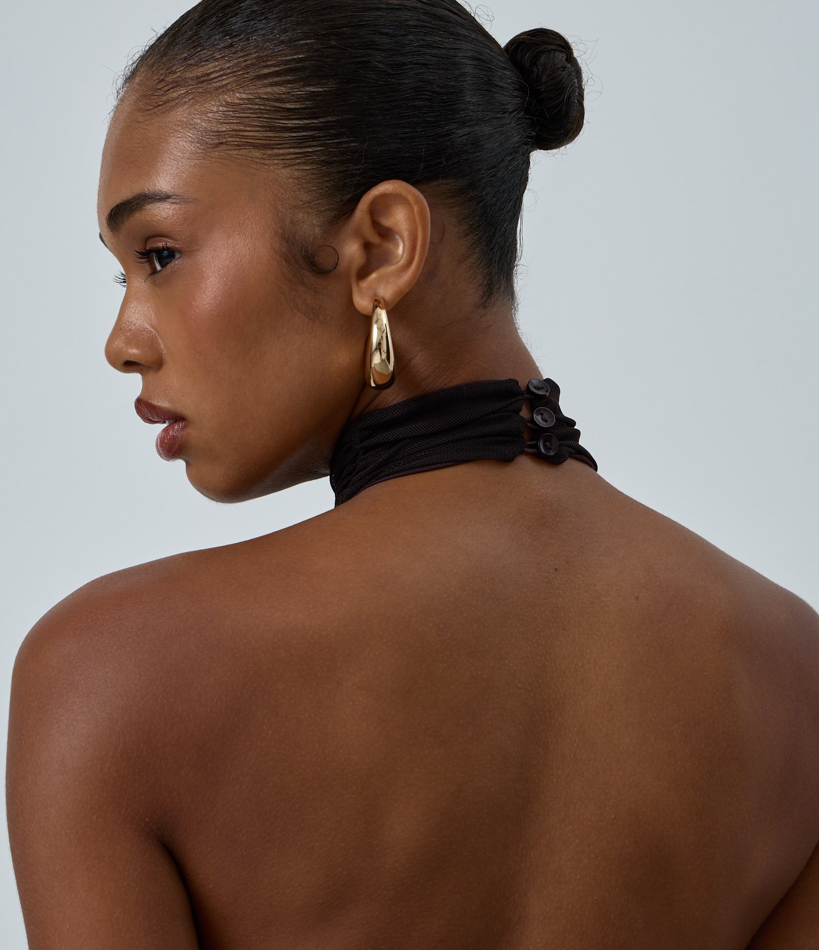 Vestido Midi Halter em Tule com Decote Transpassado Marrom 4