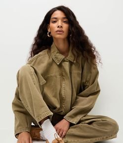 Jaqueta Bomber em Jeans com Pregas e Gola Polo