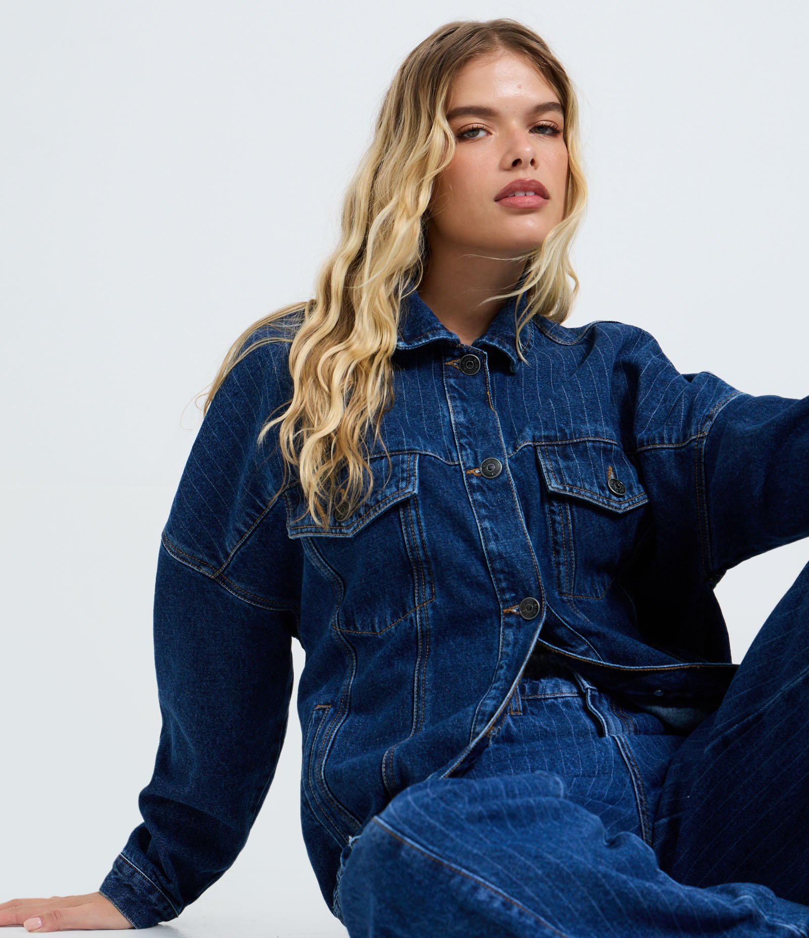 Jaqueta Oversized em Jeans com Detalhe de Risca de Giz Azul 1