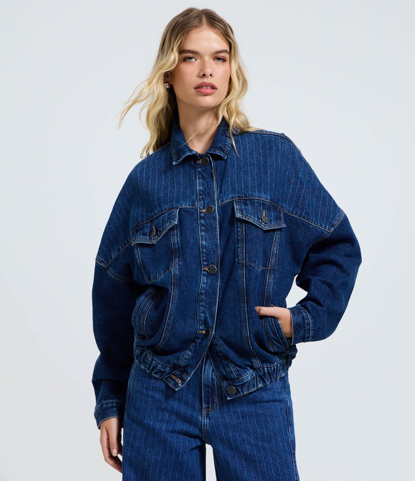 Jaqueta Oversized em Jeans com Detalhe de Risca de Giz Azul 3