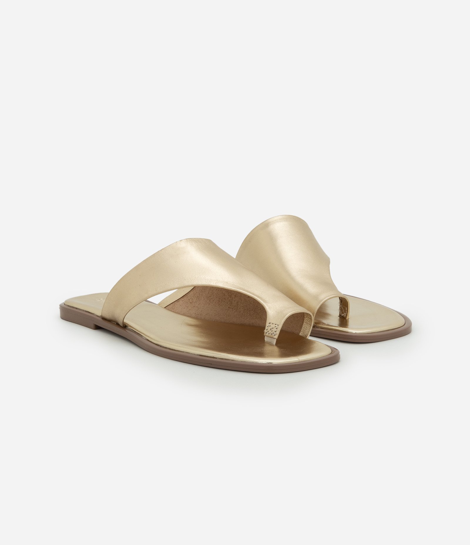 Sandália Rasteirinha Mule em Couro com Cabedal Largo Dourado 2