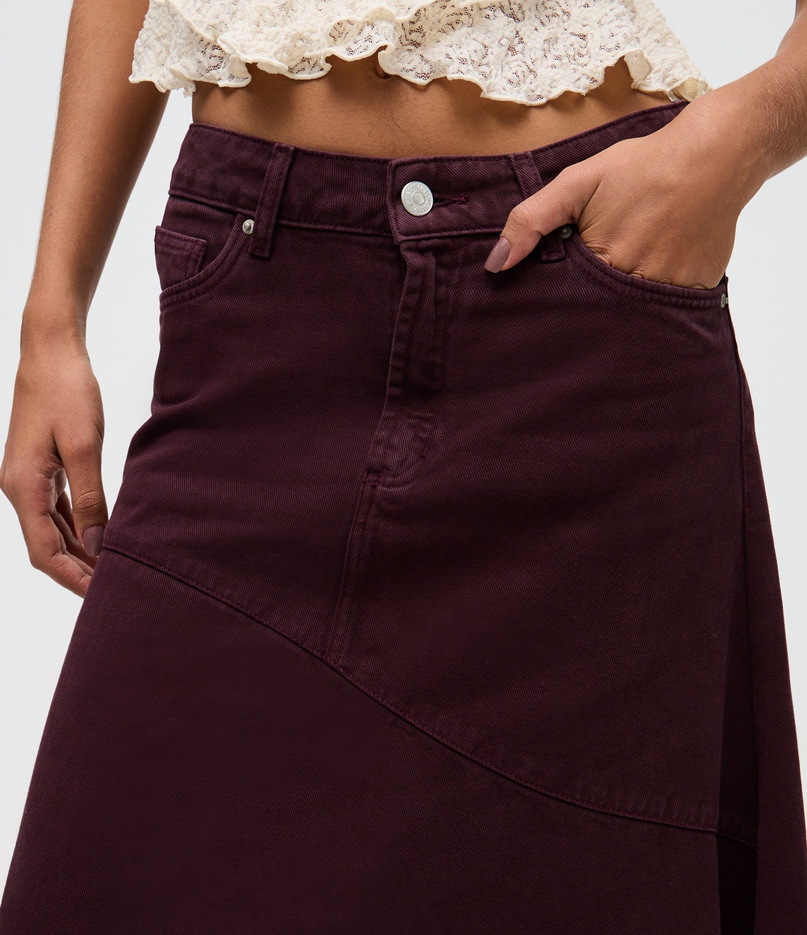 Saia Midi em Sarja com Cintura Média e Recorte Assimétrico Fig 3