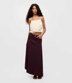 Saia Midi em Sarja com Cintura Média e Recorte Assimétrico