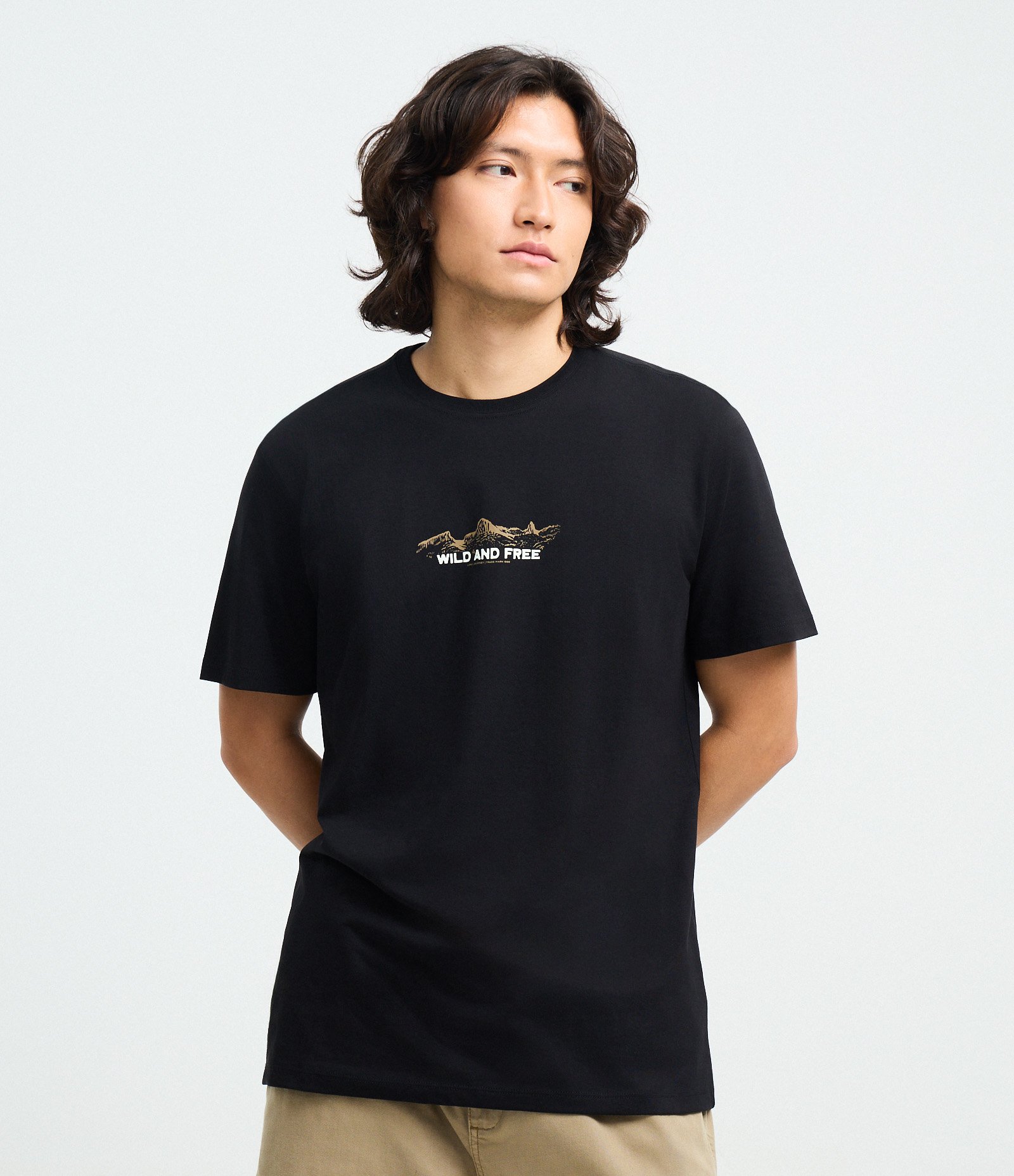 Camiseta em Meia Malha Manga Curta com Lettering Wild and Free Preto 1