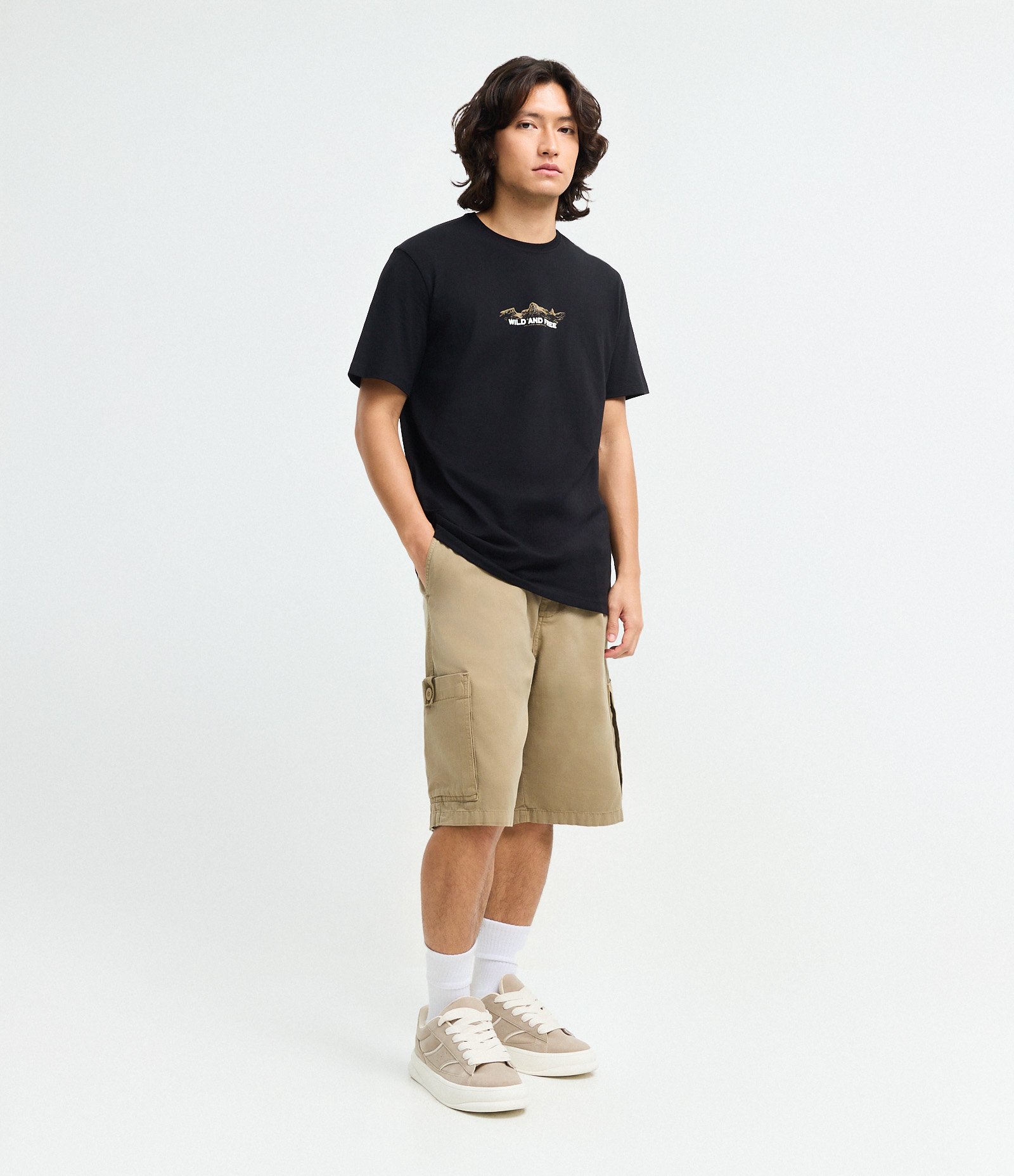 Camiseta em Meia Malha Manga Curta com Lettering Wild and Free Preto 2