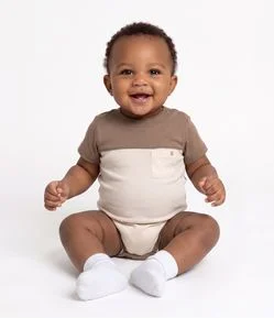 Body Bebê em Cotton Texturizado com Recorte e Bolsinho – Tam 0 a 18 Meses