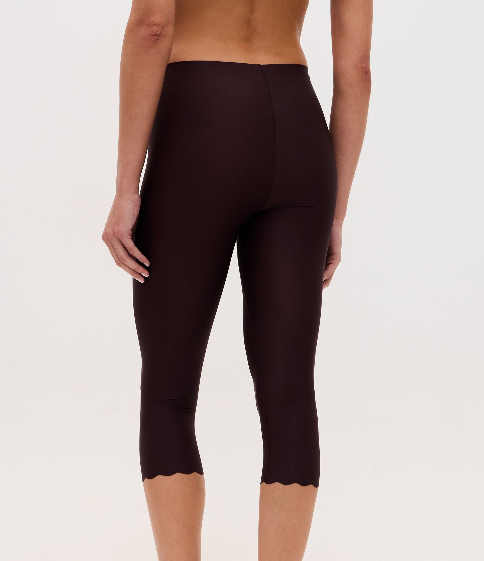 Calça Corsário Funcional em Microfibra Marrom 4