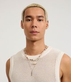 Conjunto de Colares em Metal com Conchas e Pingente de Pedra