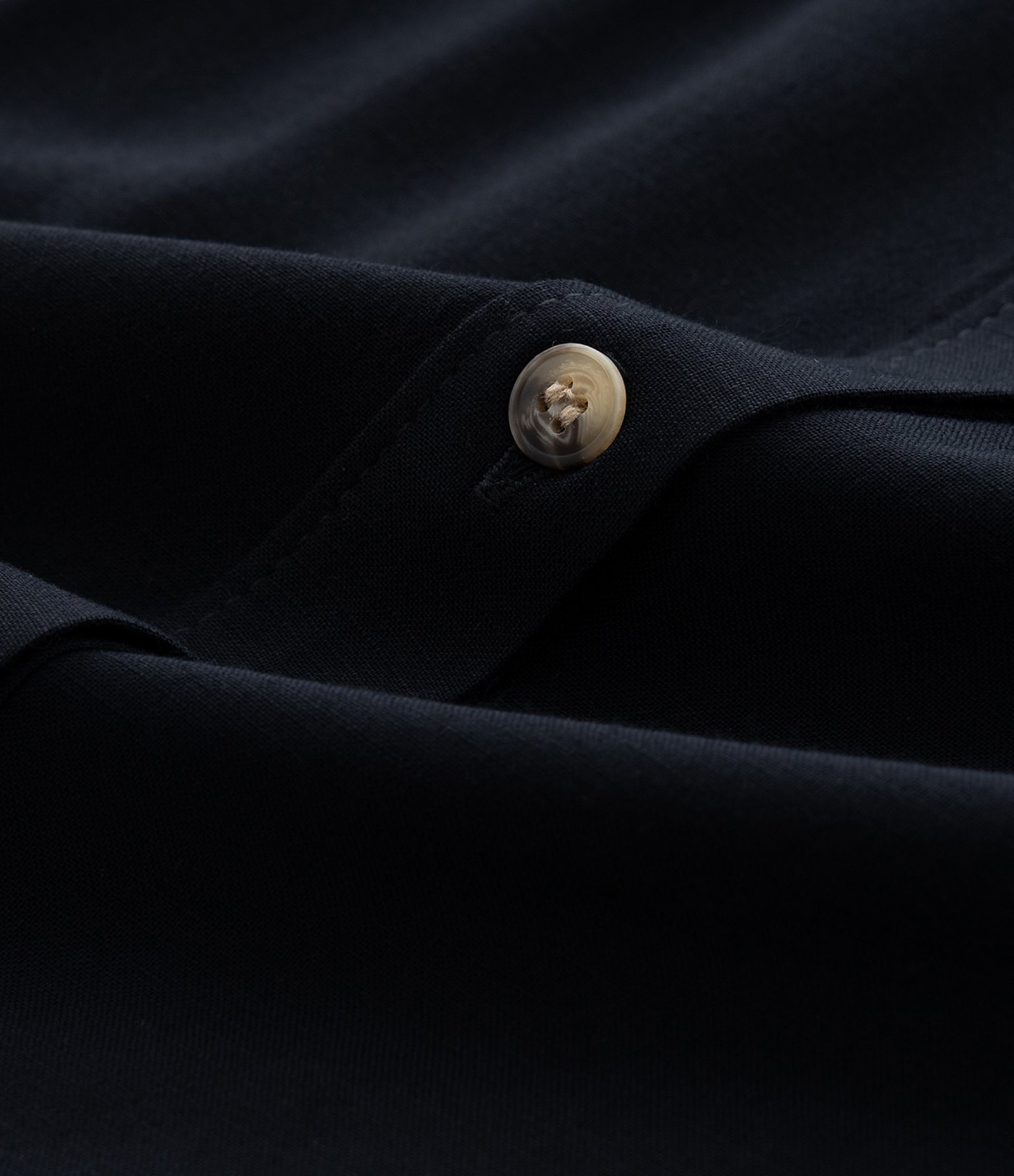 Camisa em Flamê com Pregas e Botões Tartaruga Curve & Plus Size Preto 7