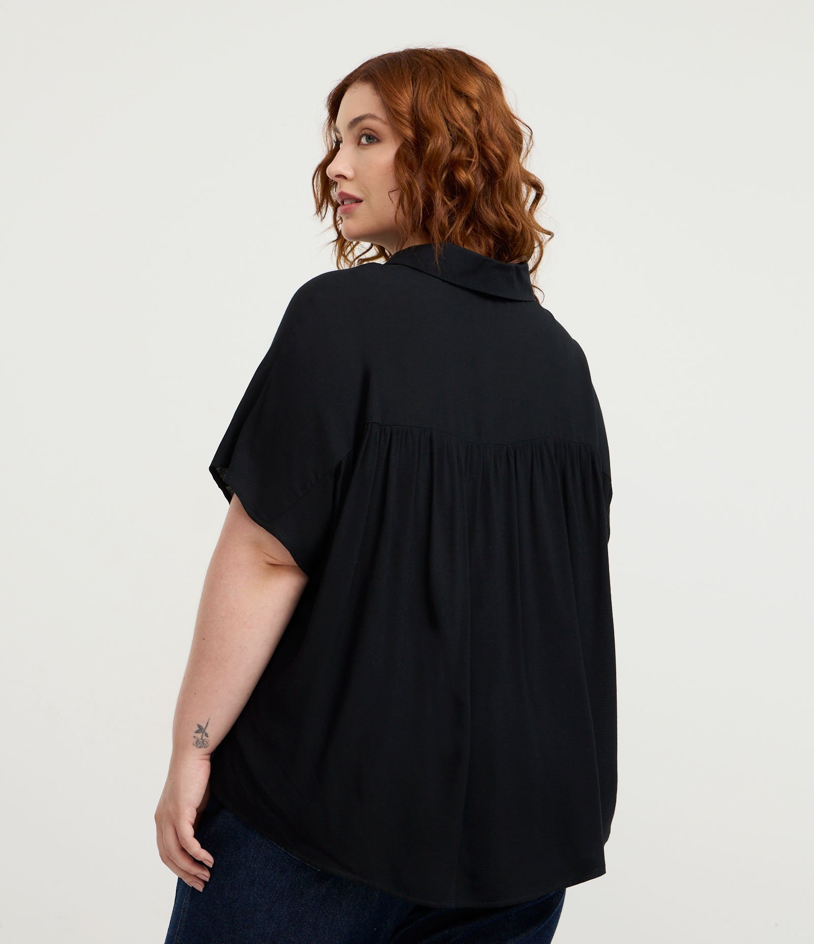 Camisa em Flamê com Pregas e Botões Tartaruga Curve & Plus Size Preto 4