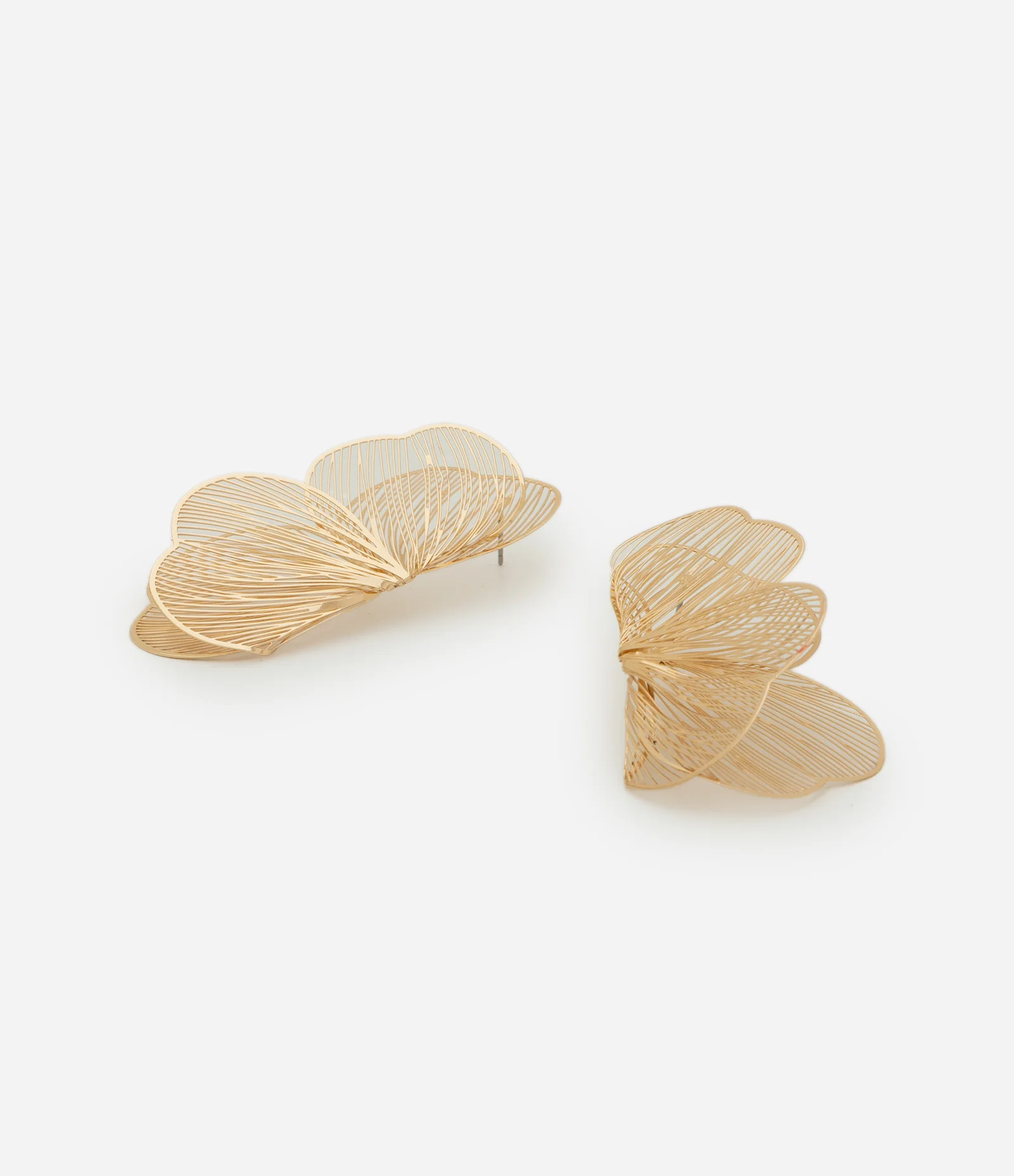 Brinco Médio com Formato de Flor Aramado Dourado 2