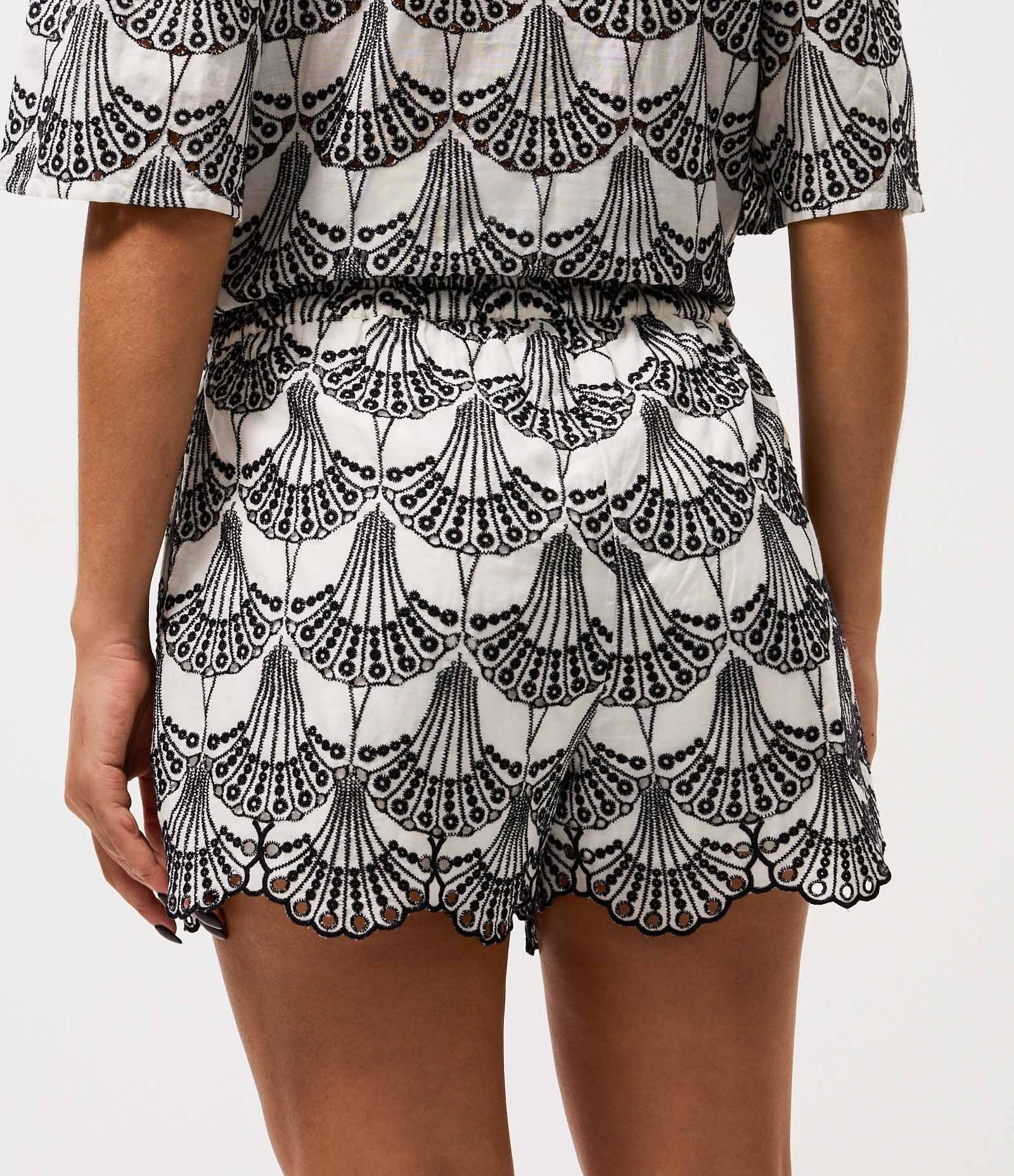 Short Runner em Laise com Barra Ondulada e Bordado Geométrico Off White 4