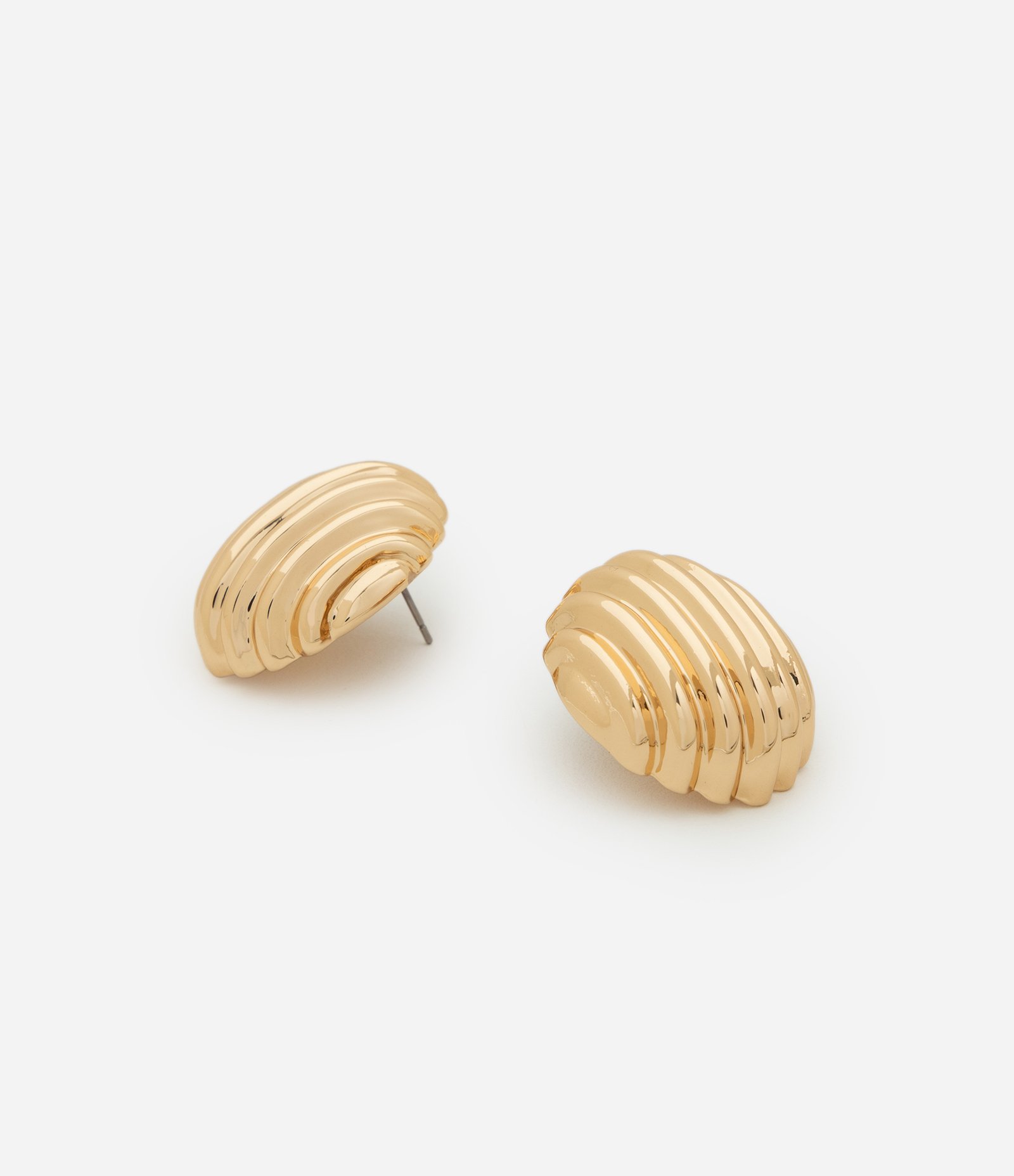 Brinco Botão em Metal com Textura Plissada Dourado 2