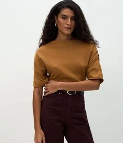 Blusa Texturizada com Pregas nos Ombros