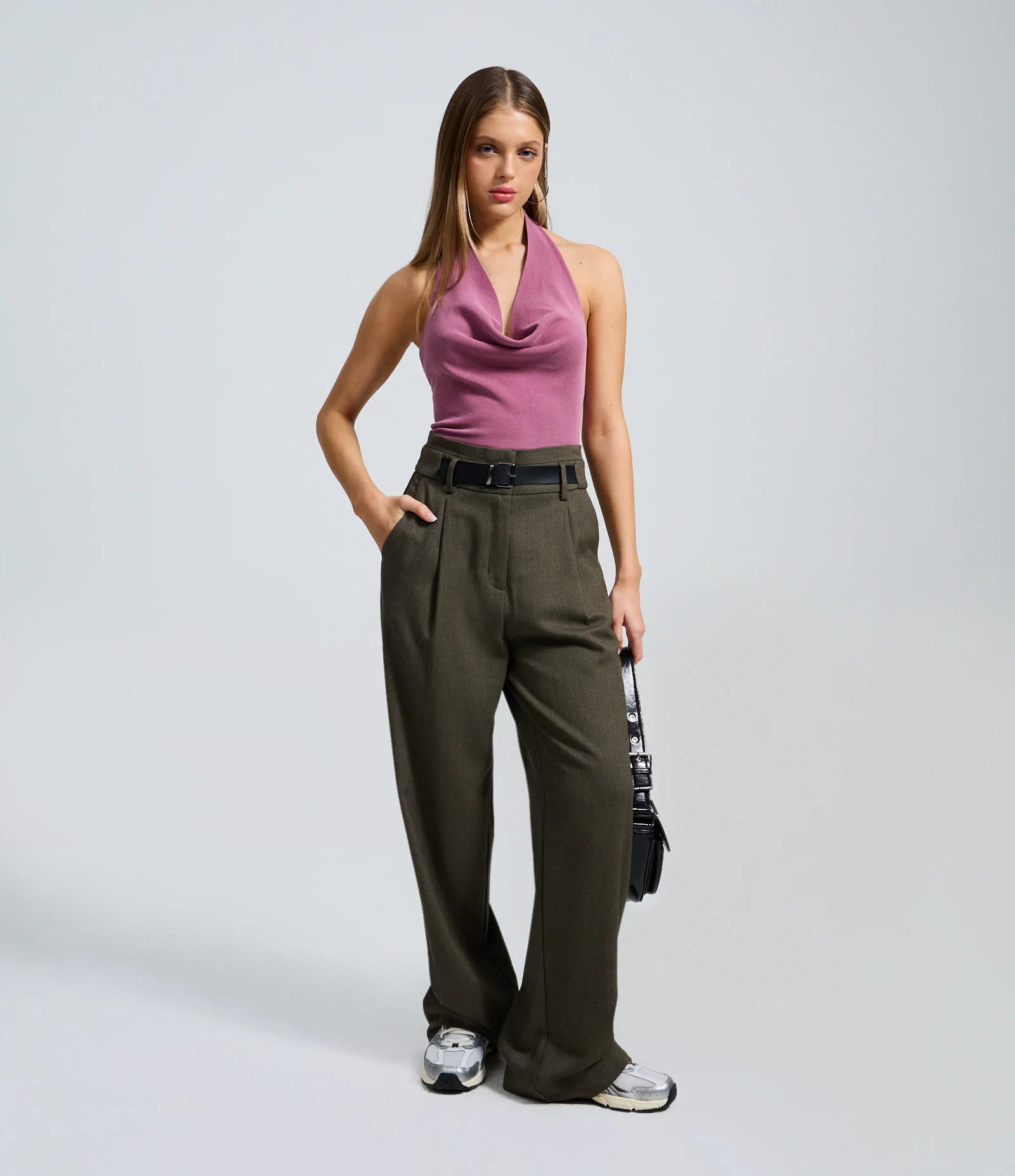 Calça Reta Texturizada com Cinto Verde 1