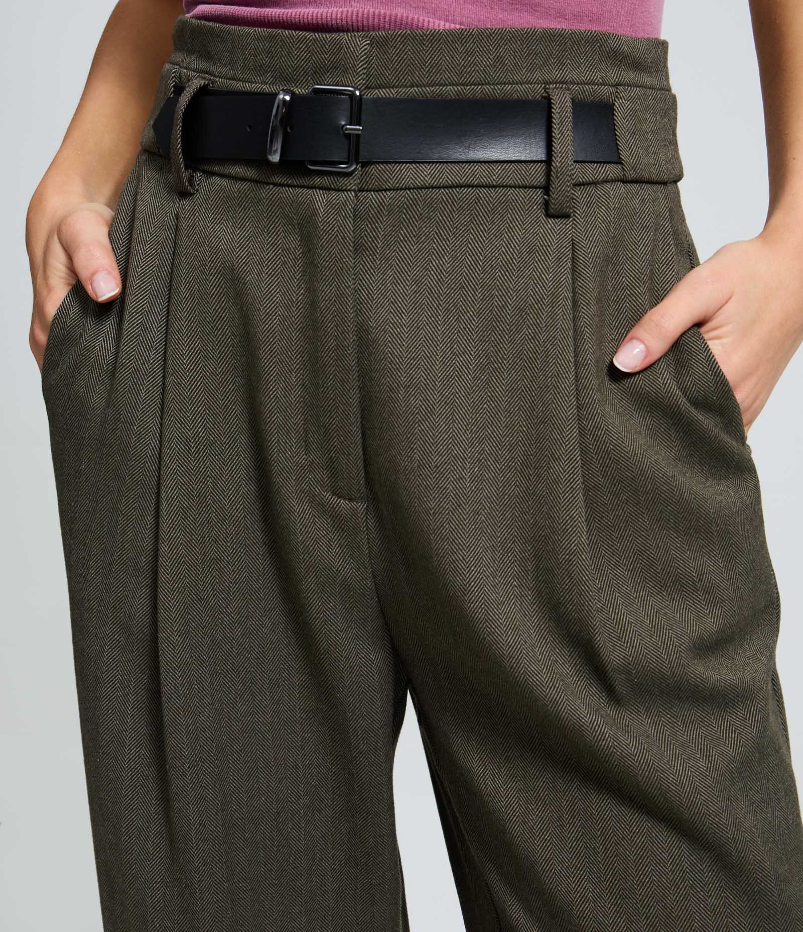 Calça Reta Texturizada com Cinto Verde 3