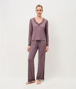 Pijama Longo em Poliamida com Renda no Decote
