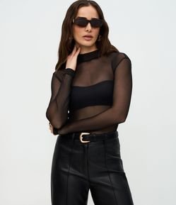 Blusa em Tule com Transparência e Golinha Alta