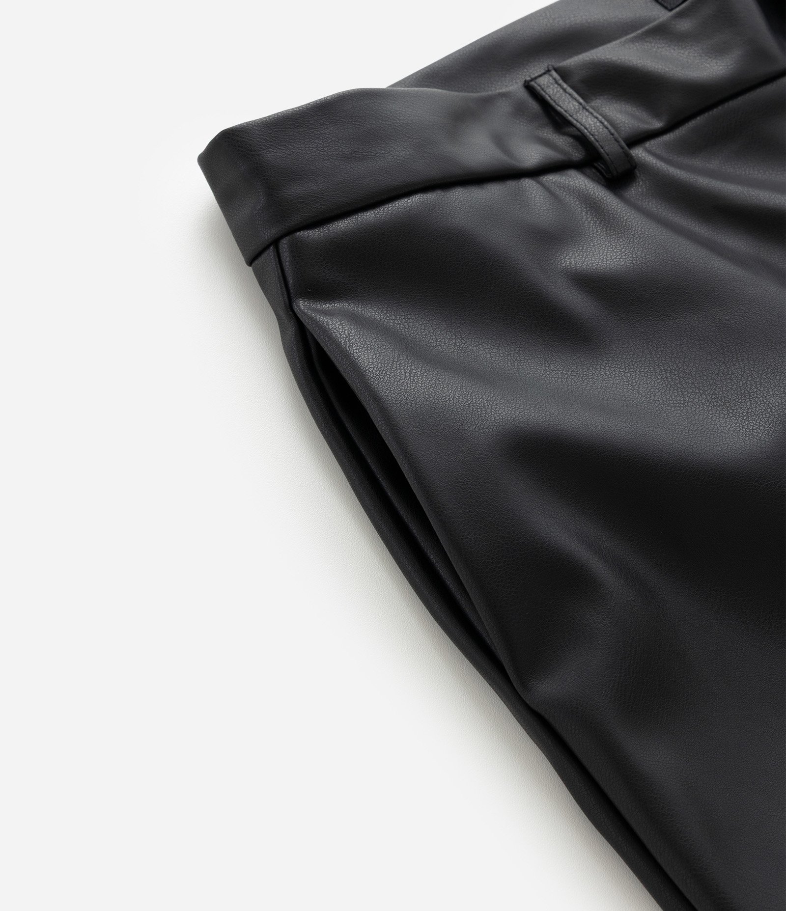 Calça Masculina PU Alfaiatada Reta com Recortes Preto 4