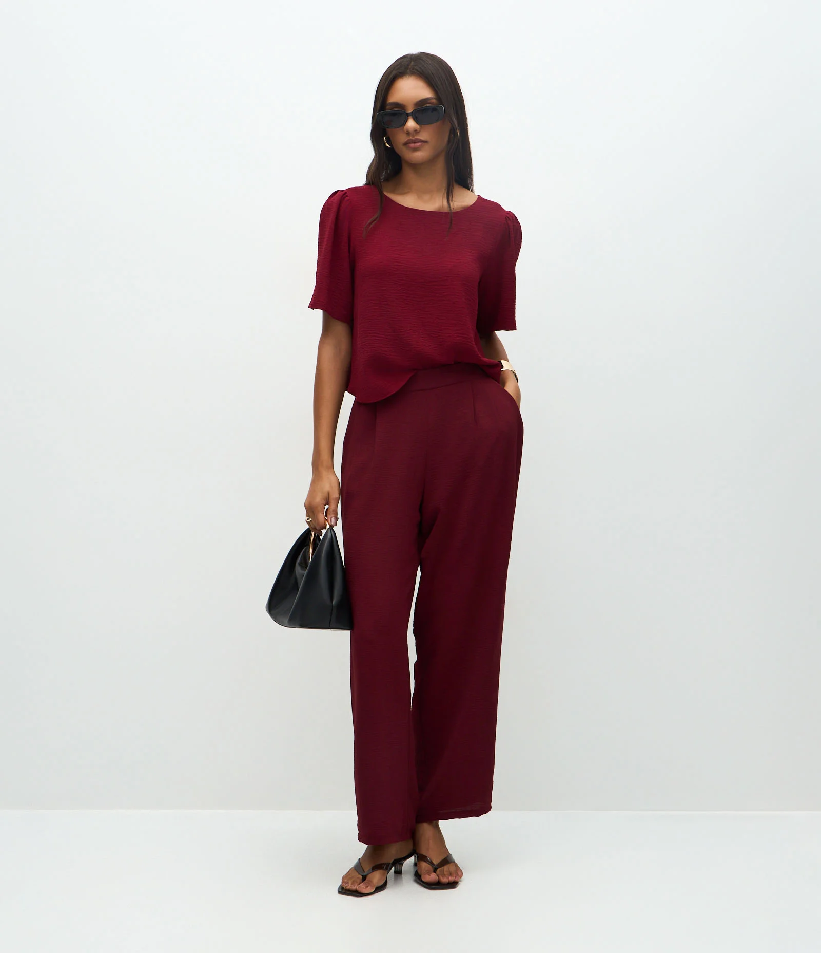 Calça Cenoura em Airflow com Pregas Frontais Vermelho 1