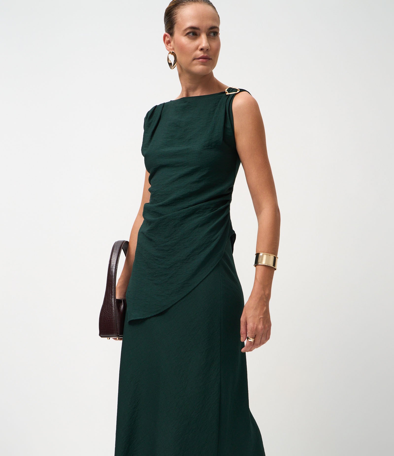 Saia Midi Evasê em Crepe com Cós Estruturado Verde 1