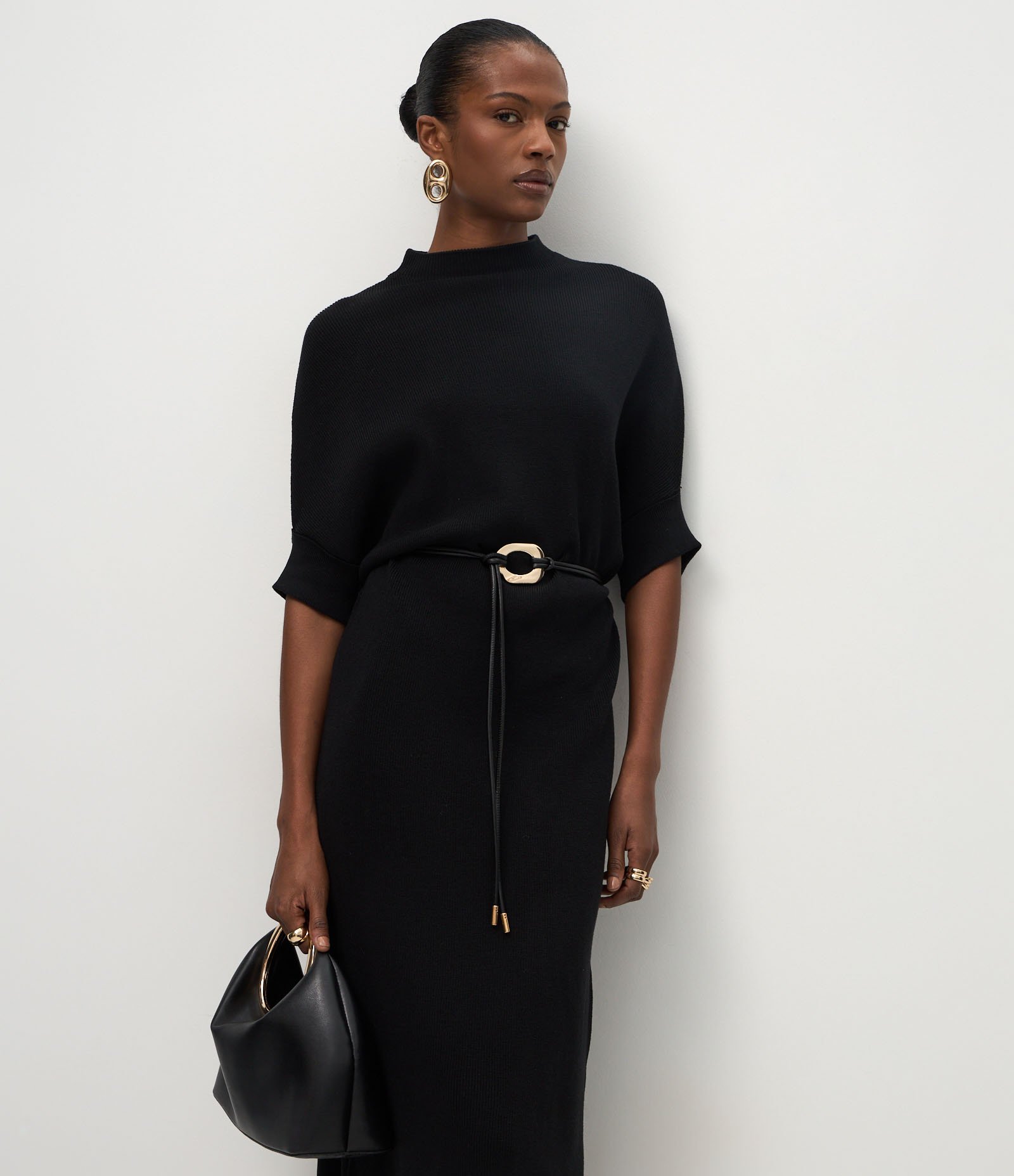 Vestido Midi em Tricô com Gola Alta e Cinto Preto 2