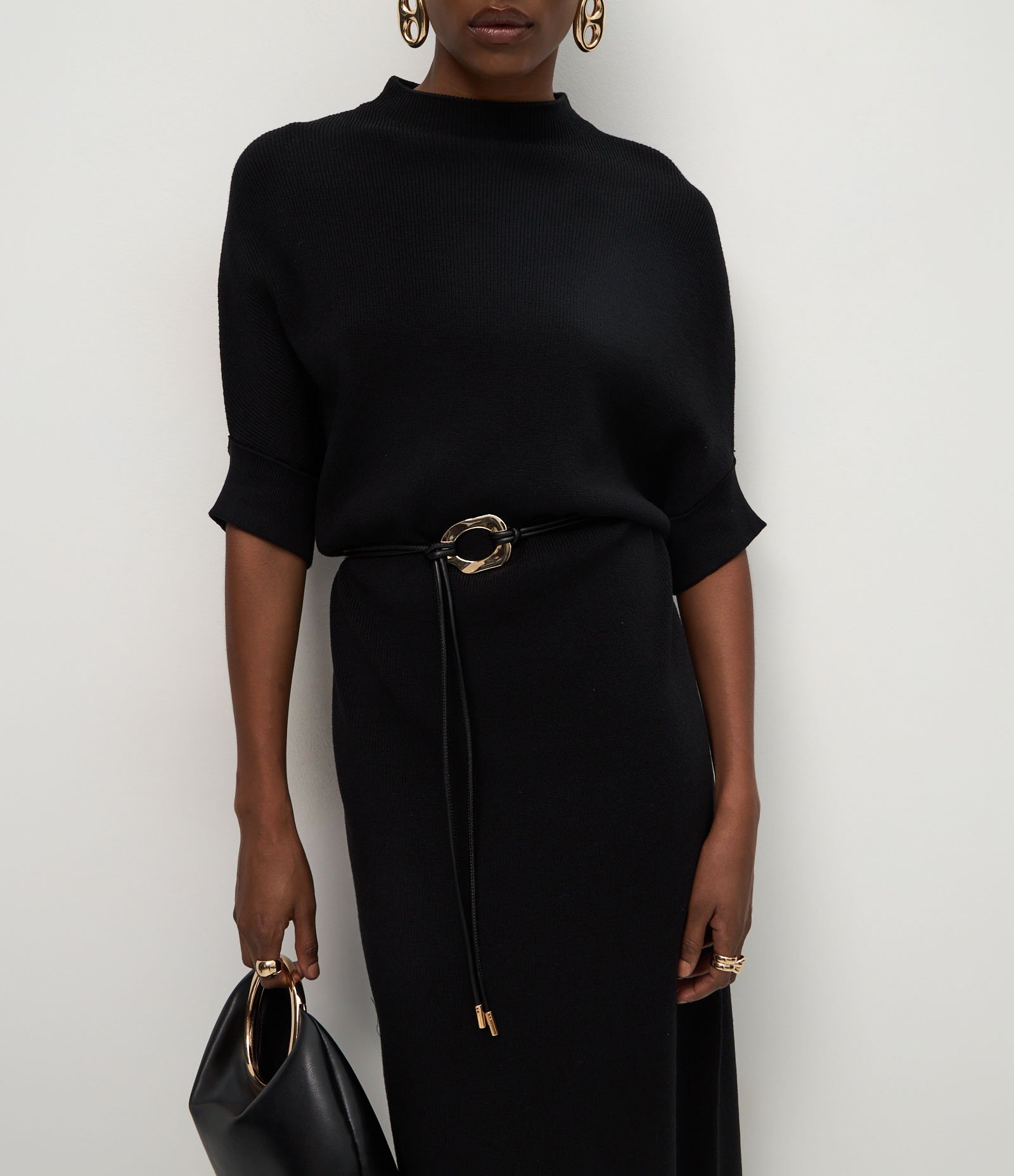 Vestido Midi em Tricô com Gola Alta e Cinto Preto 5