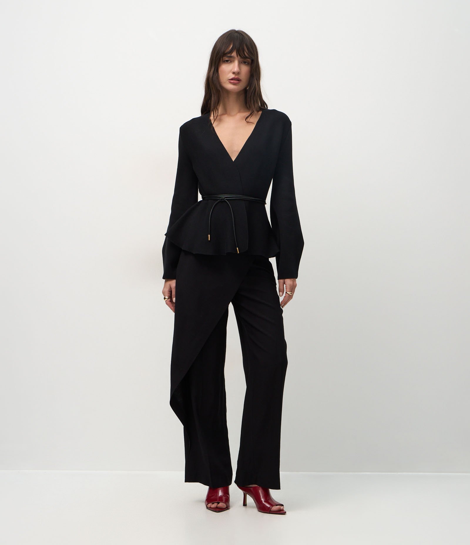 Cardigan em Tricô com Barra Peplum e Cintinho Preto 2