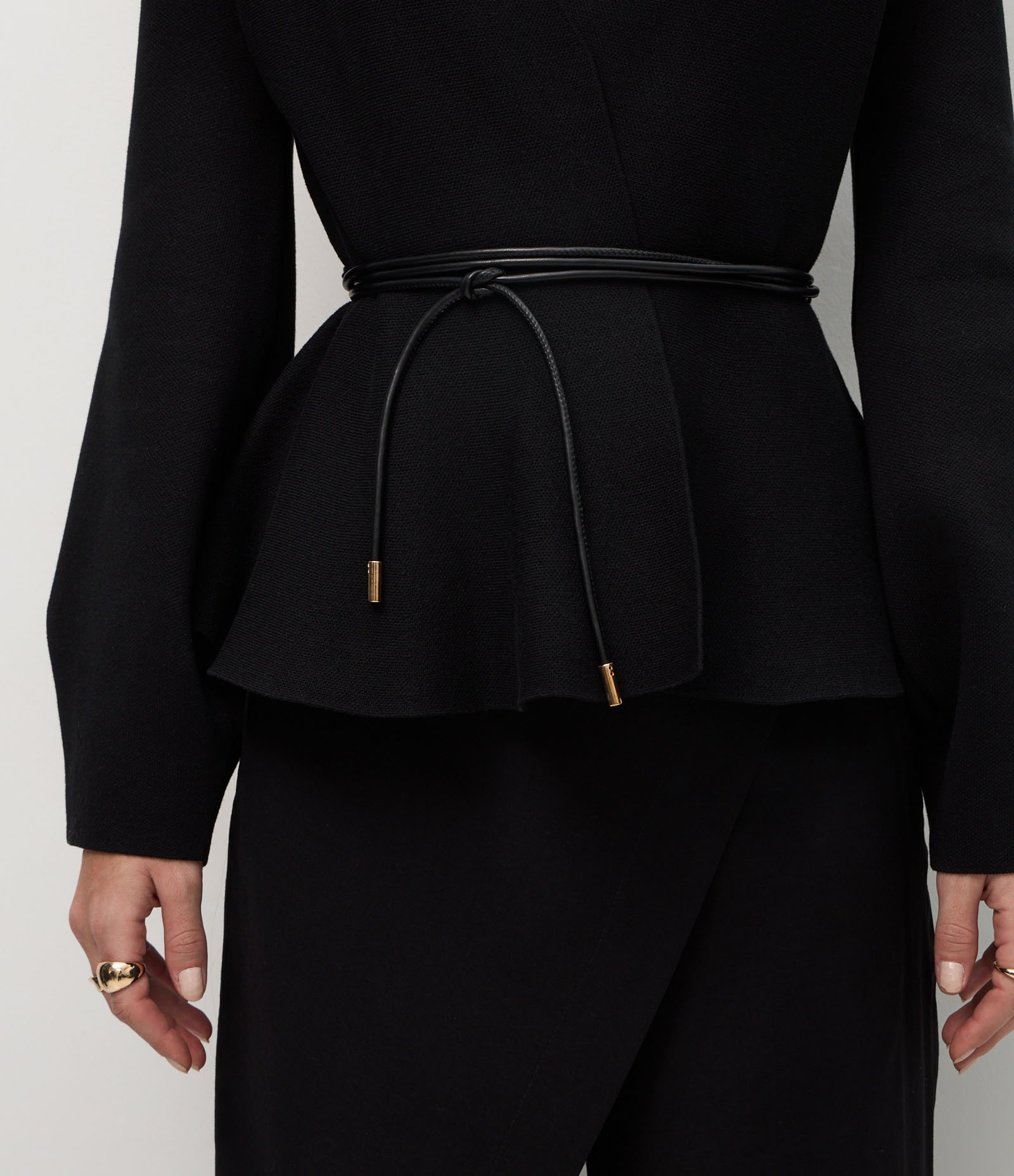 Cardigan em Tricô com Barra Peplum e Cintinho Preto 4