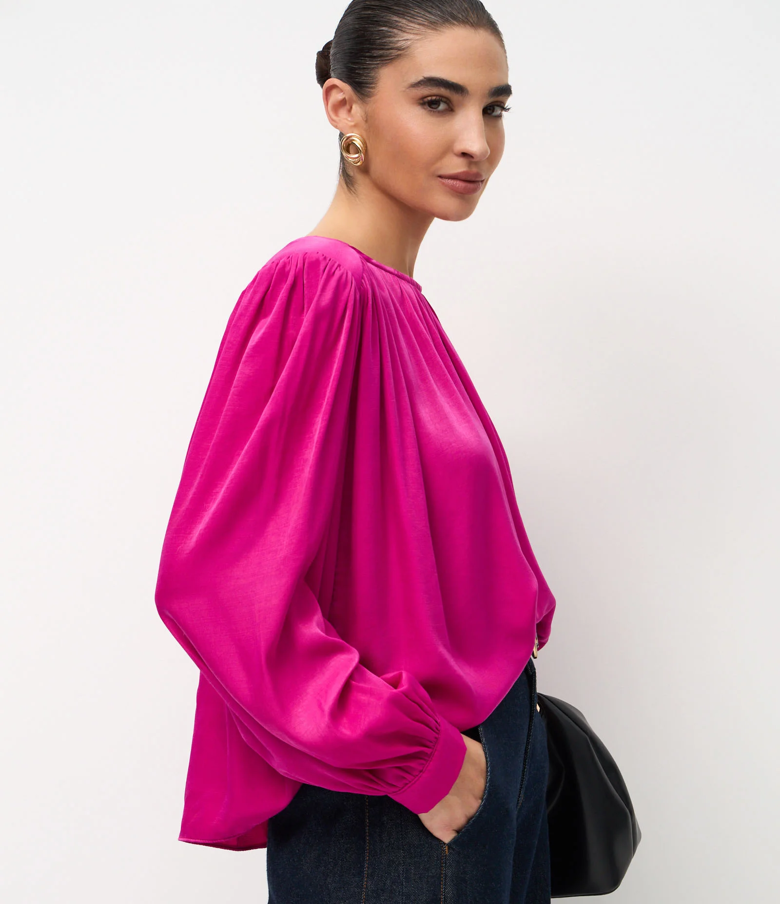 Blusa Ampla Acetinada com Franzidos e Ombreiras Rosa 4