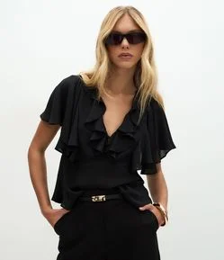 Blusa em Crepe com Mangas Curtas Estilo Borboleta