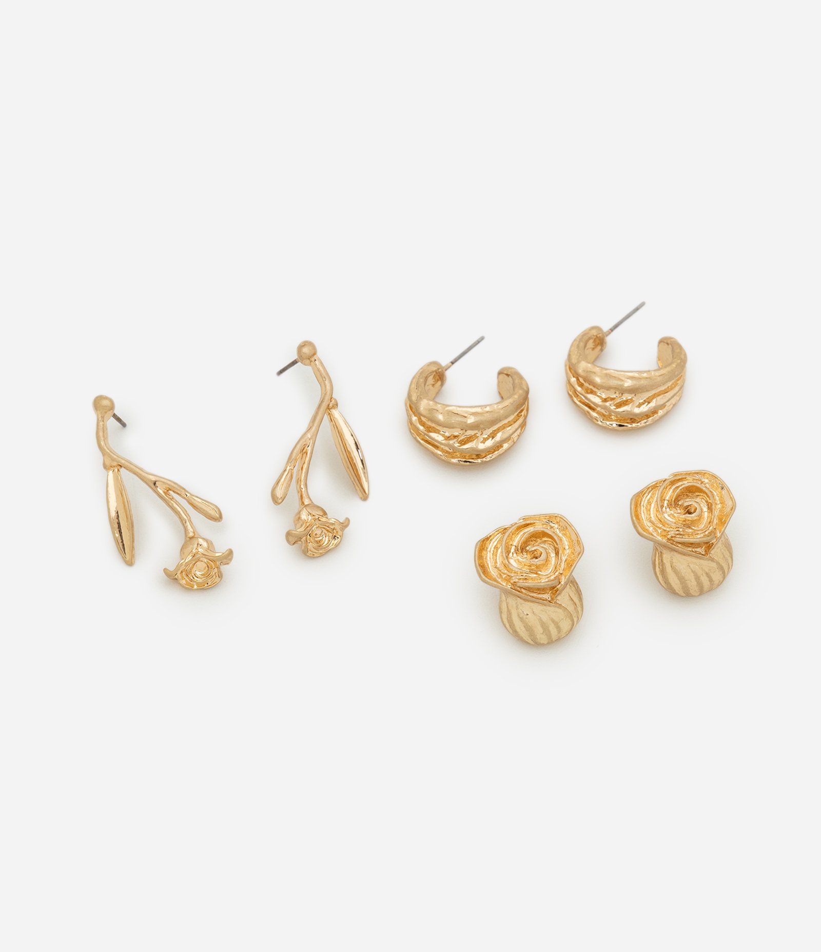 Kit 03 Brincos Delicados com Formato de Flor Dourado 1
