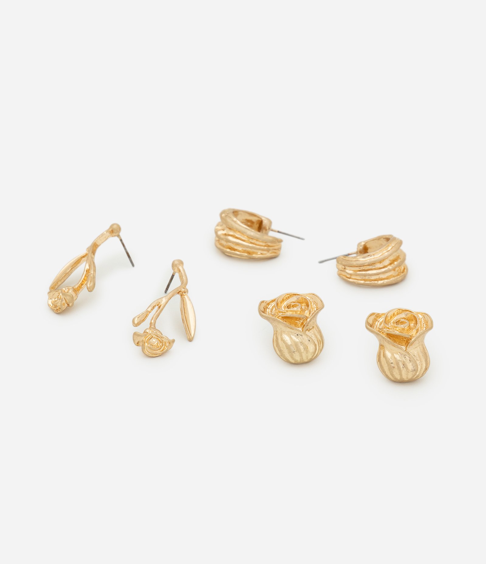 Kit 03 Brincos Delicados com Formato de Flor Dourado 2